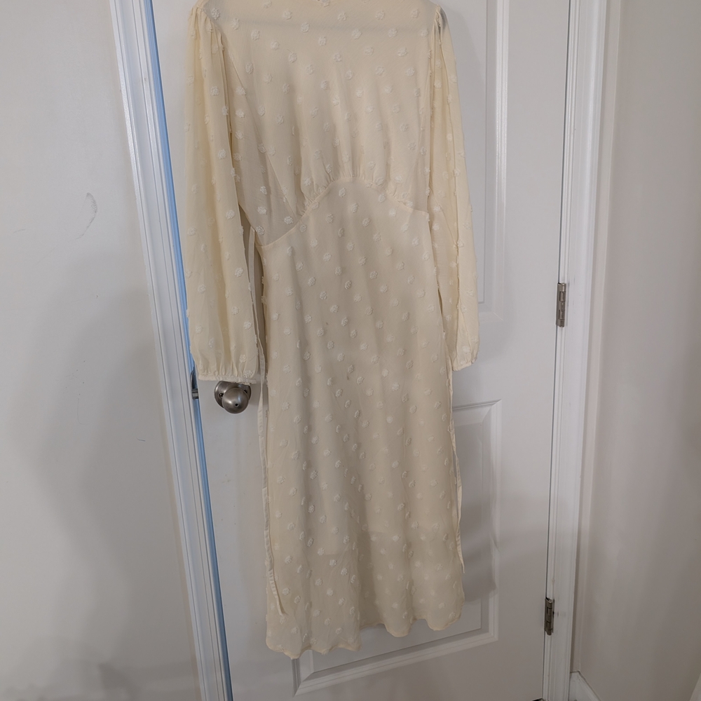 Elegant Cream Long Sleeve Dress